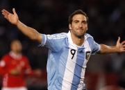 梅西与40激战湖人分钟，重要助攻胜负难料！，内马尔焦点对战引发球迷热议