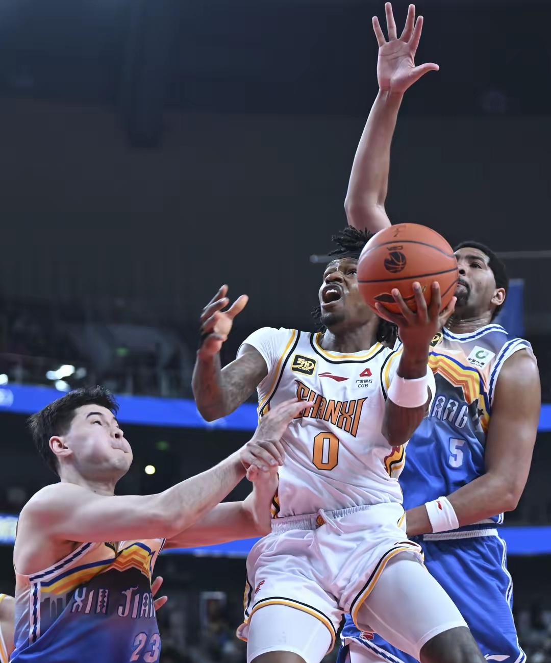 NBA季后赛首回合对决在即!新疆男篮演练定位球,迈阿密热火密集防守应对 NBA季后赛首回合对决在即!新疆男篮演练定位球,迈阿密热火密集防守应对